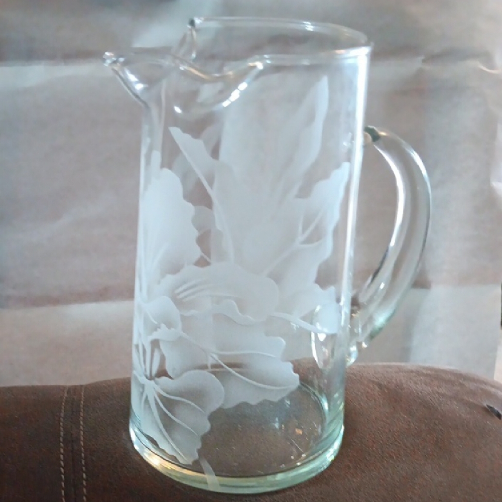 Elegant White Glass Art with P Nature-Inspired Etching